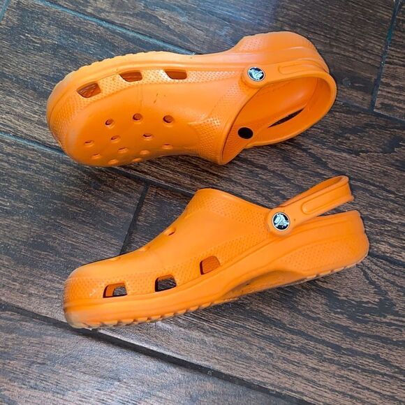 CROCS Unisex Bright Orange Sandals Size W 10-11 L M 8-9 main image 6